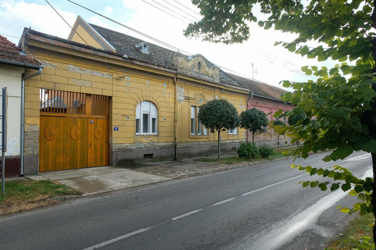 Ferienwohnung Szorcsik Haz 1913 Senta Exterior foto